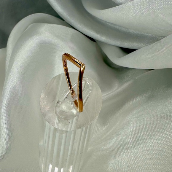 Pandora Polished Wishbone Ring – Size 54 / US 7 | Classic V-Shape Stacking Ring - Picture 4 of 10